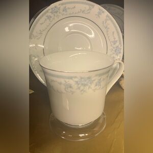 Sheffield China/Set of four cups and four saucers